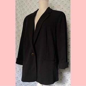 Black Classic Blazer with Notched Lapels and Full-Length Sleeves
